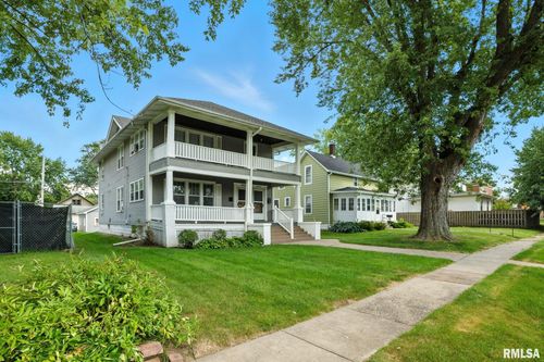 2813 N Main St, Davenport, IA, 52803-1127 | Card Image