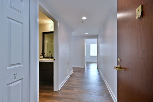 UNIT-201 - 210 N Addison Ave, Condo with 2 bedrooms, 2 bathrooms and 2 parking in Elmhurst IL | Image 8