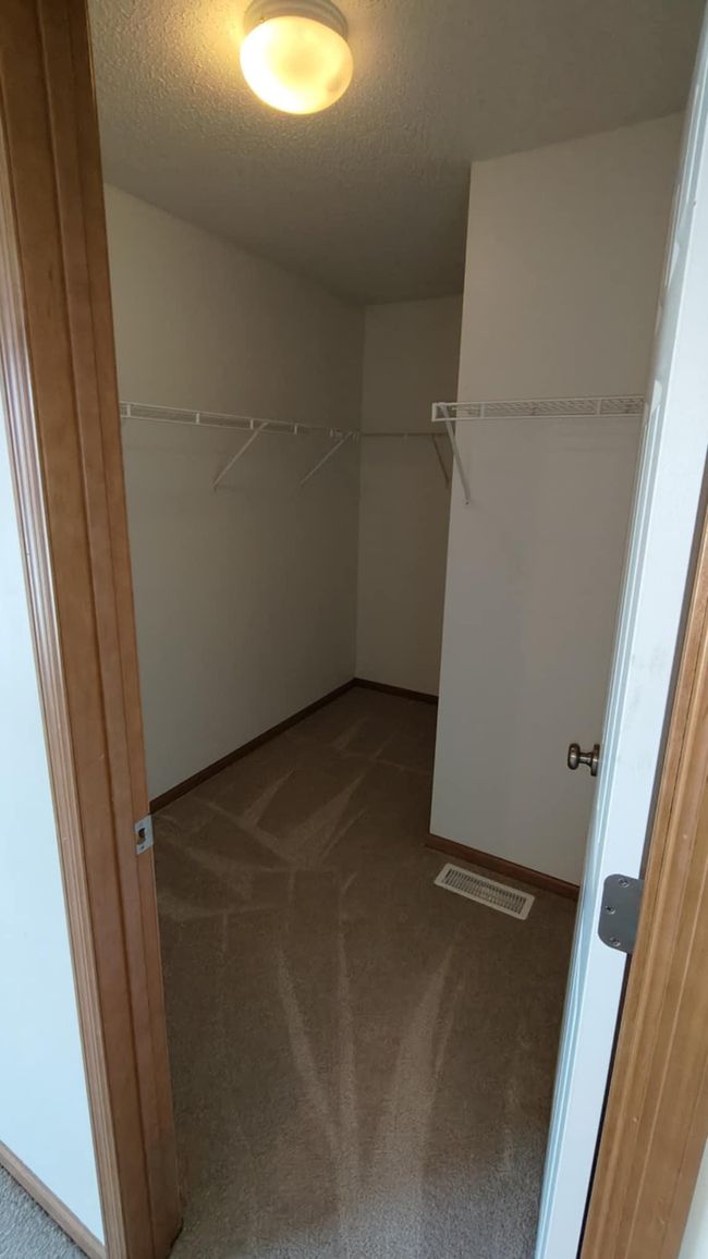 Nice Closet | Image 14