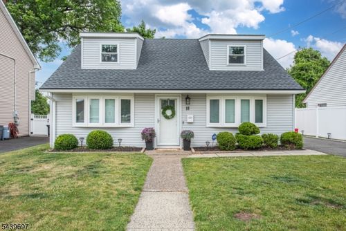 18 Sweetwood Dr, Cedar Grove, NJ, 07009-2133 | Card Image