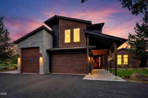 19700 Sunshine Way, Bend, OR, 97702-1984 | Card Image