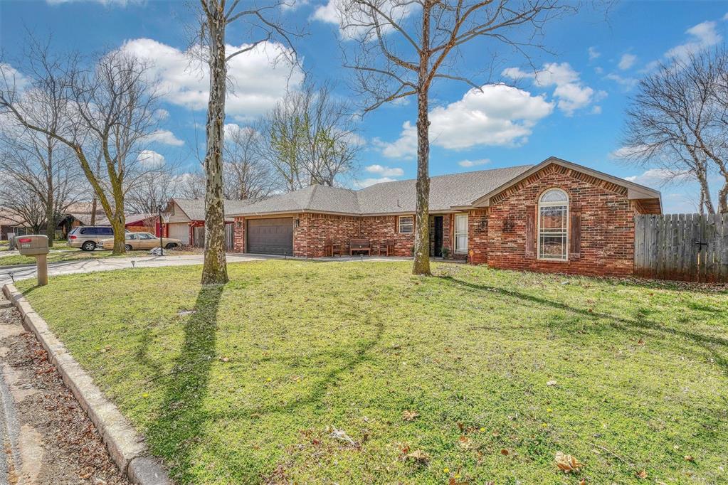 7th Pl, Elk City, OK 73644