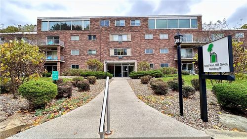 6000 Nob Hill Dr, Chagrin Falls, OH, 44022-3373 | Card Image