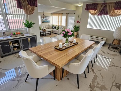 7601 Nw 13th St, Pembroke Pines, FL, 33024-5209 | Card Image