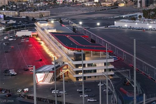 2720-135 E Harmon Ave, Las Vegas, NV, 89109-4503 | Card Image