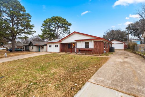 501 Franklin Dr, Euless, TX, 76040-4405 | Card Image