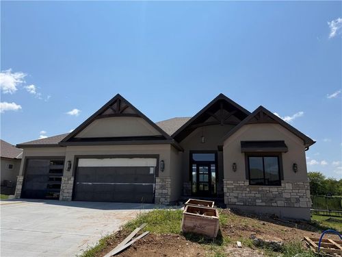 1007 Wilds Pkwy, Greenwood, MO, 64034-8656 | Card Image