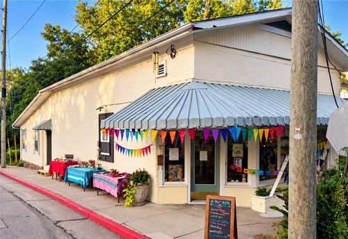 75 Mountain St, Eureka Springs, AR, 72632-3311 | Card Image