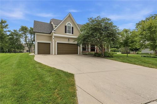 2250 Sw Forestpark Pl, Lee's Summit, MO, 64081-1794 | Card Image