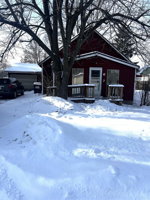 647 Lake St, White Lake, WI, 54491-9432 | Card Image