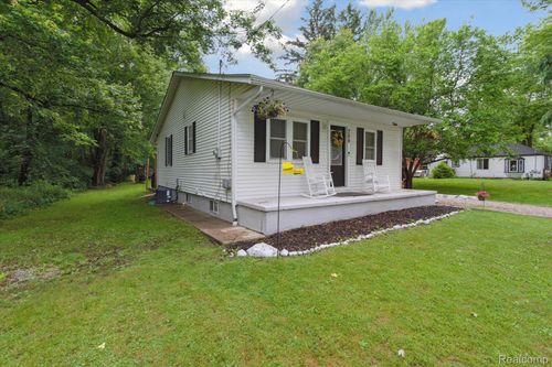 759 Elm St, Allenton, MI, 48002-3510 | Card Image