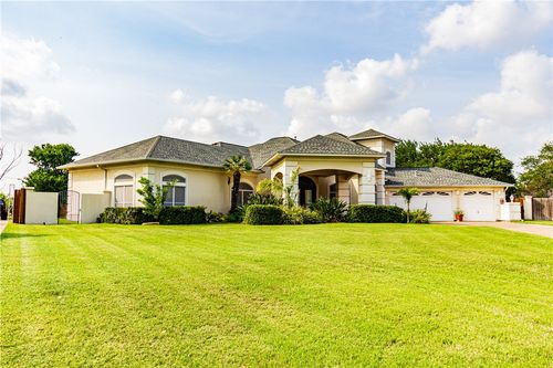 7906 Valtourmanche Dr, Corpus Christi, TX, 78414-6036 | Card Image