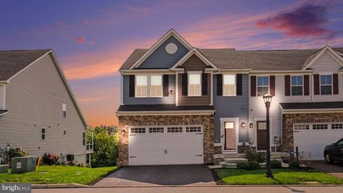 1071 Moscariello Ln, ROYERSFORD, PA, 19468-1590 | Card Image