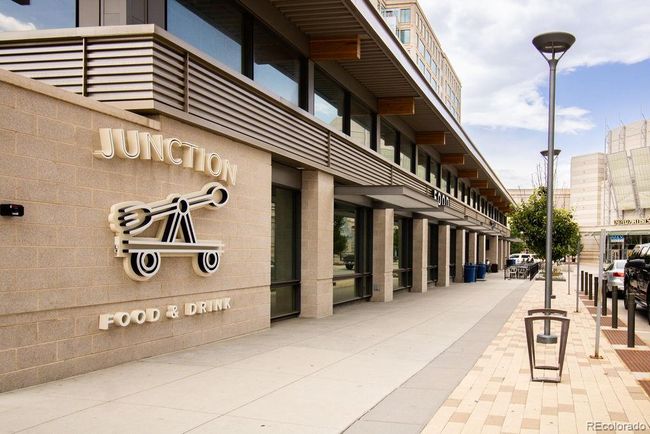 Walkable neighborhood with great restaurants | Image 20