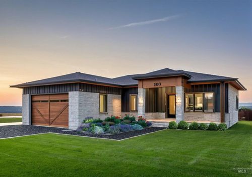 550 Oxford St, Burley, ID, 83318-3027 | Card Image