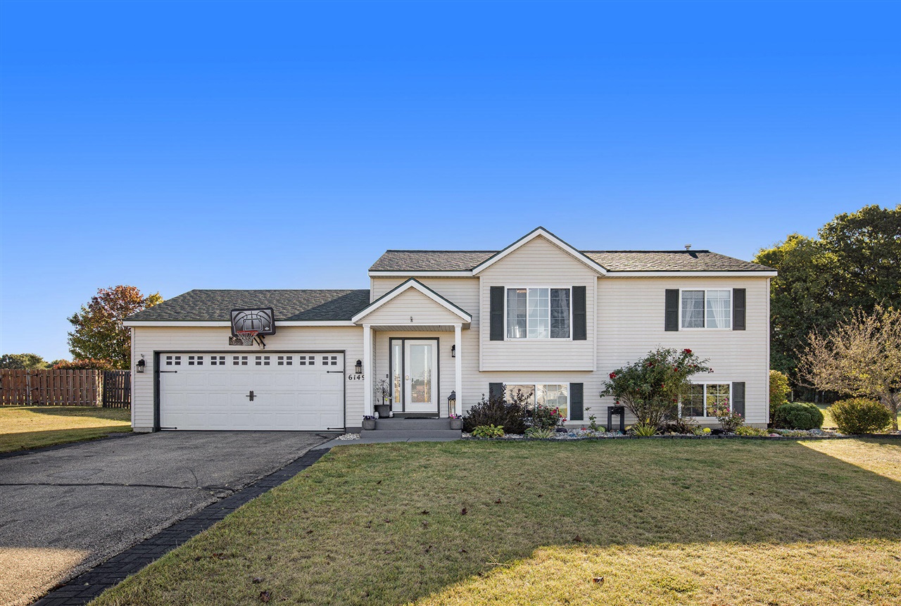 Autumn Ridge Dr, Greenville, MI 48838