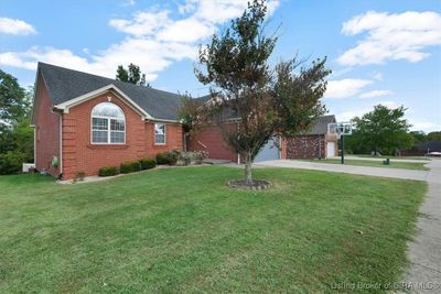 807 Graceland Drive, Home with 4 bedrooms, 3 bathrooms and null parking in Memphis IN | Image 2