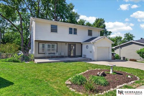 810 Smith Cir, Papillion, NE, 68046-2745 | Card Image