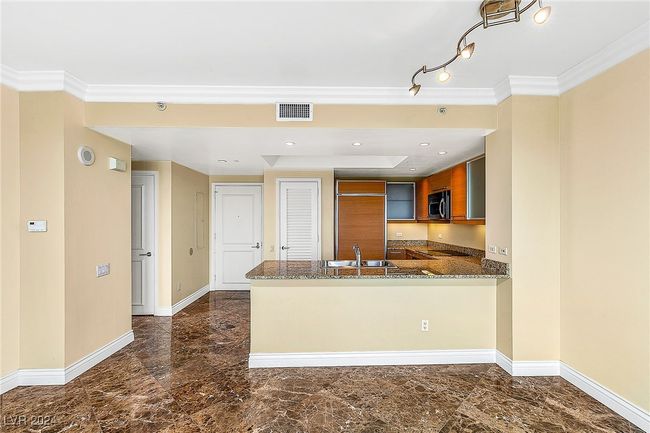 UNIT-903 - 322 Karen Ave, Home with 1 bedrooms, 2 bathrooms and 1 parking in Las Vegas NV | Image 5