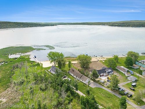 8721 Bayview Rd, Onekama, MI, 49675-9324 | Card Image