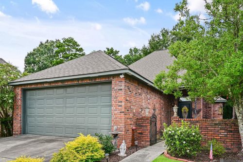 2453 Sherry St, Denham Springs, LA, 70726-5423 | Card Image