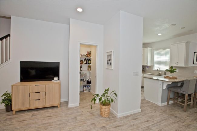 Great room, Kitchen and pantry | Image 11