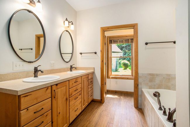 021__90a6504_57 | Image 26