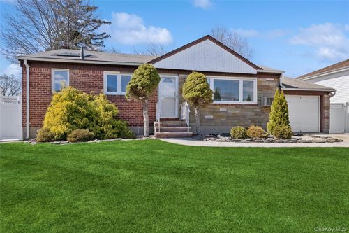 31 Evelyn Ln, Syosset, NY, 11791-5806 | Card Image