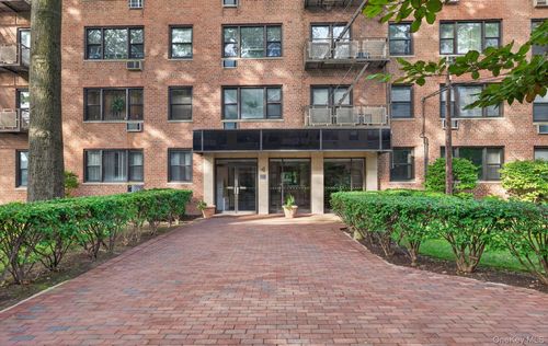 4g-4 Birchwood Ct, Mineola, NY, 11501-4514 | Card Image