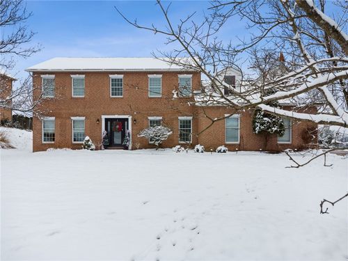 15 Penntowne Dr, Irwin, PA, 15642-8816 | Card Image
