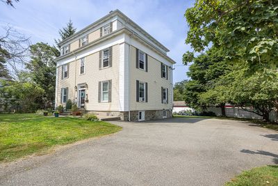 4 - 22 Malbone Road, Condo with 2 bedrooms, 1 bathrooms and 2 parking in Newport RI | Image 3