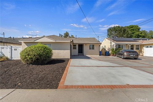 13739 Wyandotte St, Van Nuys, CA, 91405-2616 | Card Image