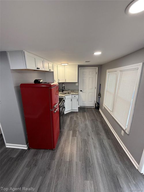 8645 Ford Ave, Warren, MI, 48089-2409 | Card Image