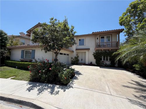 31 Vetrina, Irvine, CA, 92606-8914 | Card Image