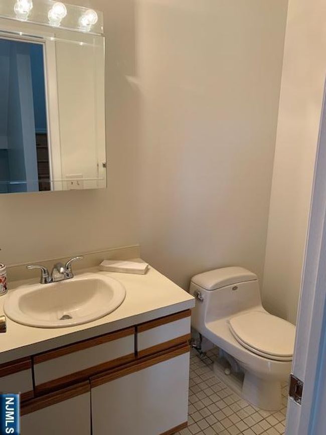 678 Broad St, Townhouse with 2 bedrooms, 3 bathrooms and null parking in Clifton NJ | Image 13
