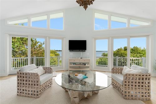 117 Indian Ave, Portsmouth, RI, 02871-5151 | Card Image