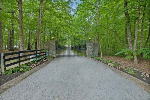 1105 Mount Pleasant Rd, Kingston Springs, TN, 37082-8948 | Card Image