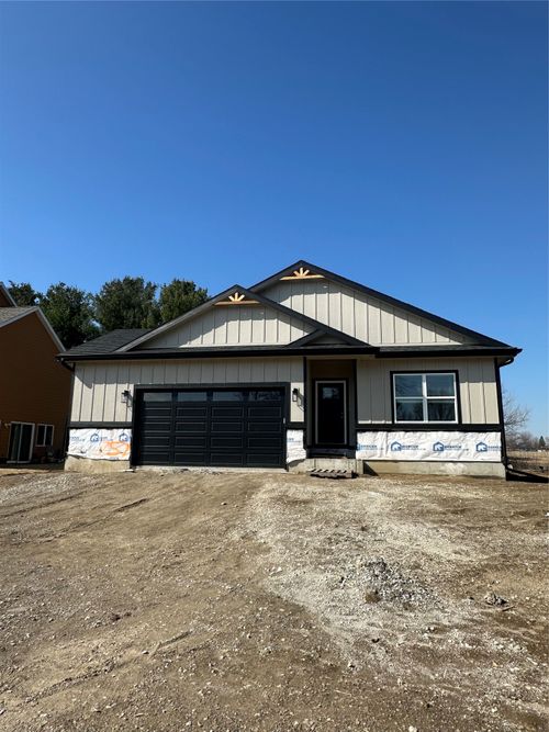 757 E 23rd St N, Newton, IA, 50208-2661 | Card Image