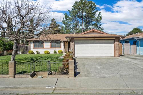 724 E Atlantic Avenue, Fairfield, CA, 94533 | Card Image