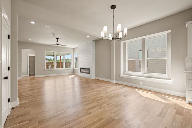 207 W 7 Th St, House other with 4 bedrooms, 3 bathrooms and null parking in Justin TX | Image 15
