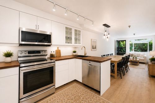 112-1363 Clyde Ave, West Vancouver, BC, V7T2W9 | Card Image