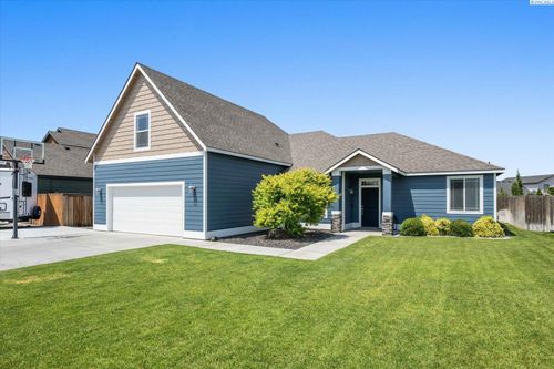 882 Pikes Peak Dr, West Richland, WA, 99353-8815 | Card Image