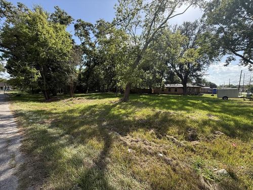 2015 Toledo St, Beaumont, TX, 77703-2939 | Card Image