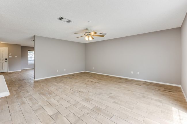 Unfurnished room with ceiling fan and baseboards | Image 5