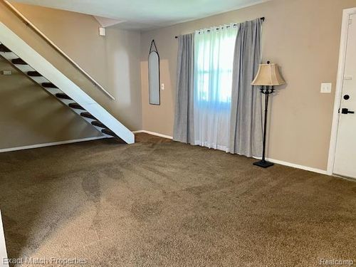 15 Beechwoode Ln, Pontiac, MI, 48340-2201 | Card Image