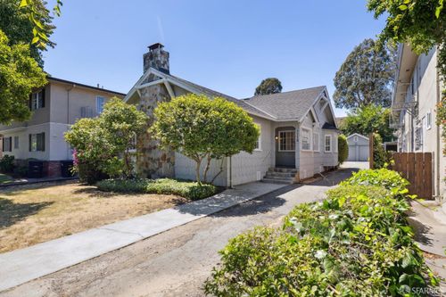 1115 Capuchino Ave, Burlingame, CA, 94010-3509 | Card Image