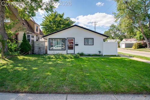 3245 Kenwood St, Ferndale, MI, 48220-1130 | Card Image