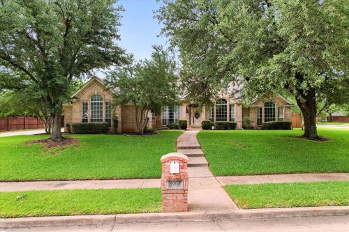 8904 Thornway Drive, North Richland Hills, TX, 76180 | Card Image
