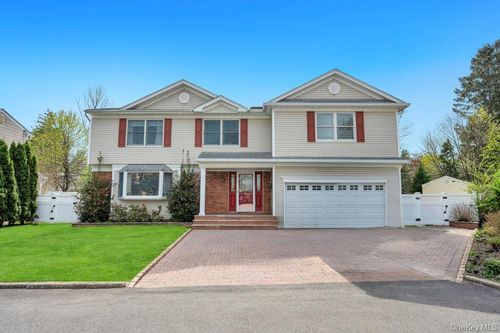 64 Muttontown Eastwoods Road, Oyster Bay, NY, 11791 | Card Image