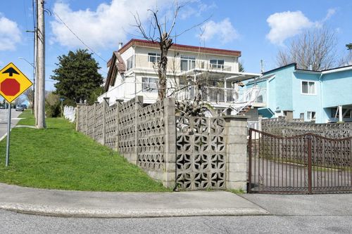 1728 7th Ave, New Westminster, BC, V3M2K8 | Card Image